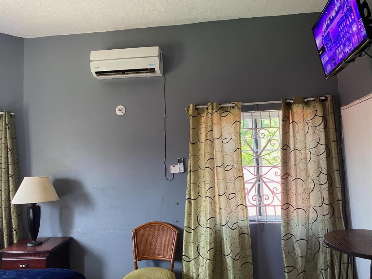 A Taste Of Jamaica Lavern'S Place Ocho Rios Exterior foto
