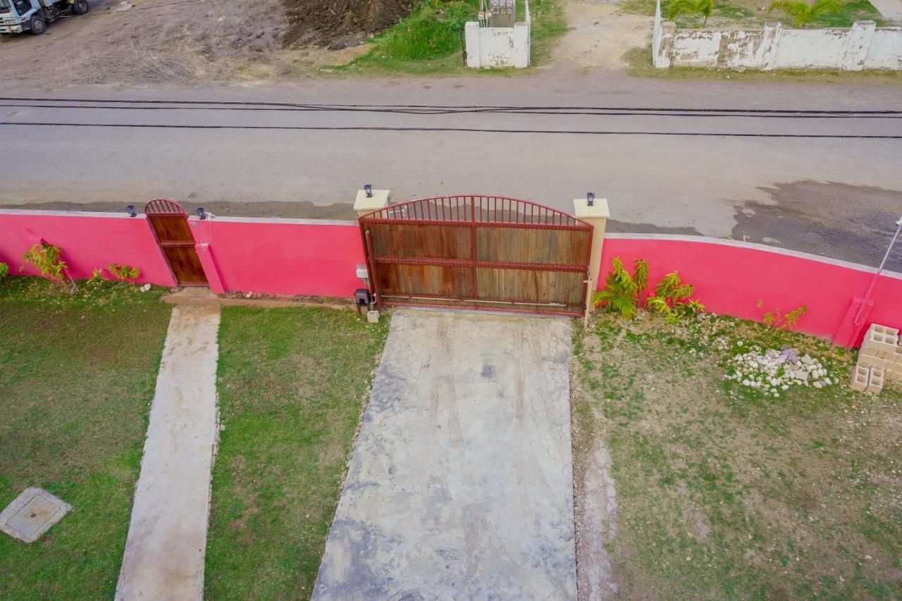 A Taste Of Jamaica Lavern'S Place Ocho Rios Exterior foto